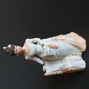 Avon Fine Porcelain Doll Collectible Mrs P.F.E Albee 1986